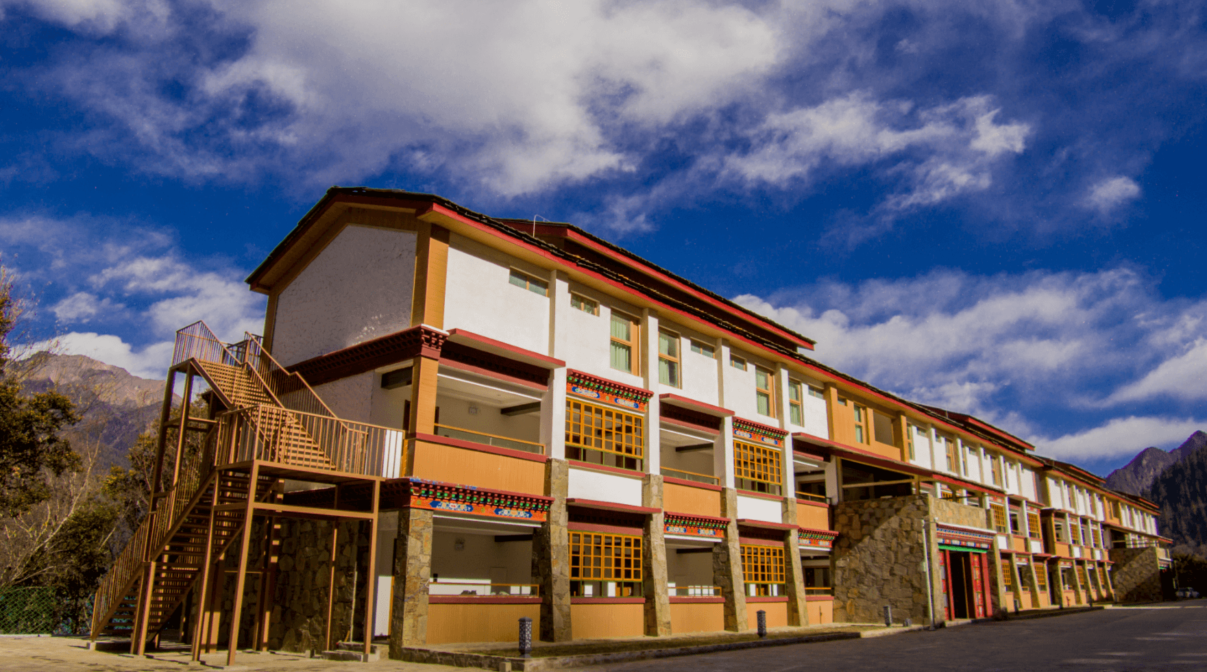 巴松錯酒店1.png